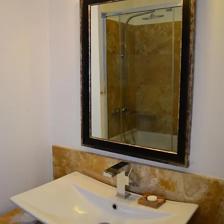 Hotel Gule Cunda